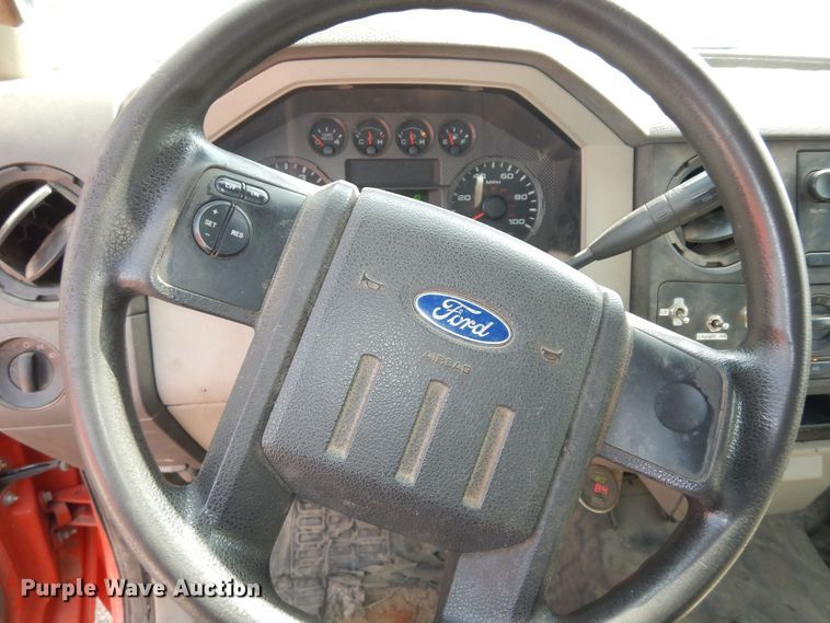 image for item DM3175 2008 Ford F250 Super Duty XL  pickup truck