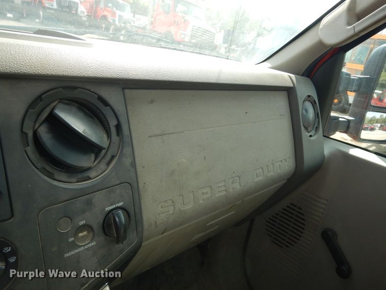 image for item DM3175 2008 Ford F250 Super Duty XL  pickup truck