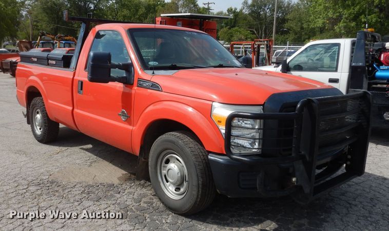 image for item DM3182 2011 Ford F250 Super Duty XL  pickup truck