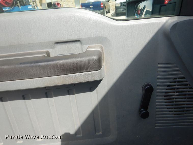 image for item DM3182 2011 Ford F250 Super Duty XL  pickup truck