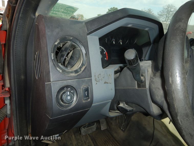 image for item DM3182 2011 Ford F250 Super Duty XL  pickup truck