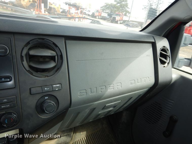 image for item DM3182 2011 Ford F250 Super Duty XL  pickup truck