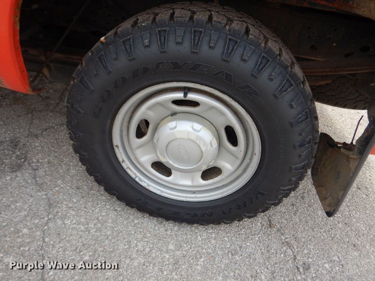 image for item DM3182 2011 Ford F250 Super Duty XL  pickup truck