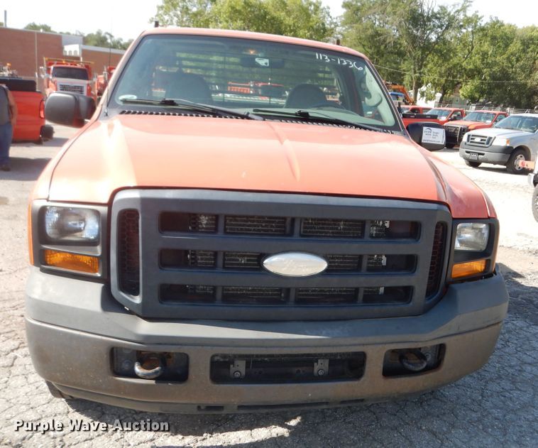 image for item DM3183 2006 Ford F250 Super Duty XL  pickup truck