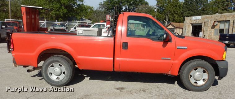 image for item DM3183 2006 Ford F250 Super Duty XL  pickup truck
