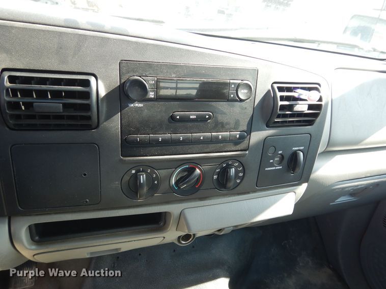 image for item DM3183 2006 Ford F250 Super Duty XL  pickup truck