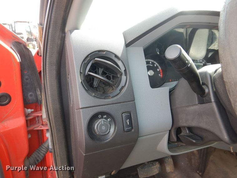 image for item DM3184 2011 Ford F250 Super Duty XL  pickup truck