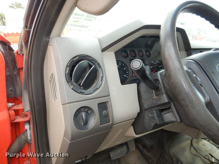 image for item DM3185 2008 Ford F250 Super Duty XL  utility bed pickup truck