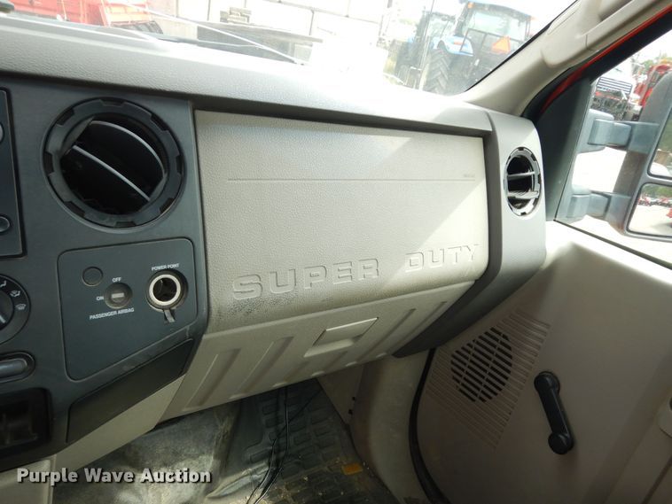 image for item DM3185 2008 Ford F250 Super Duty XL  utility bed pickup truck