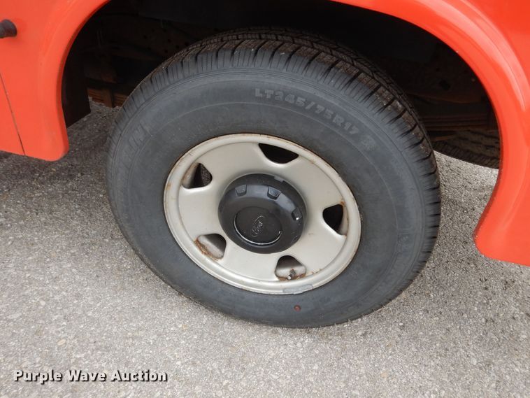 image for item DM3185 2008 Ford F250 Super Duty XL  utility bed pickup truck