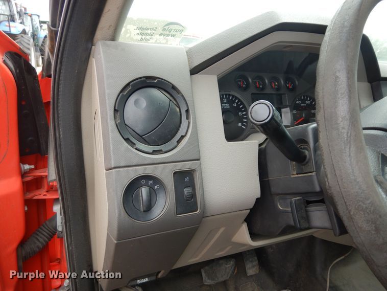 image for item DM3186 2010 Ford F250 Super Duty XL  utility bed pickup truck