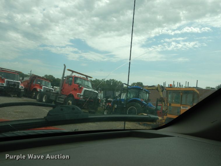 image for item DM3186 2010 Ford F250 Super Duty XL  utility bed pickup truck