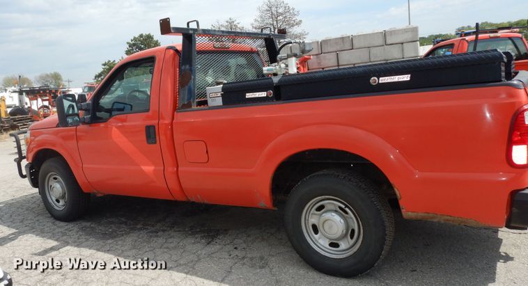 image for item DM3187 2011 Ford F250 Super Duty XL  pickup truck