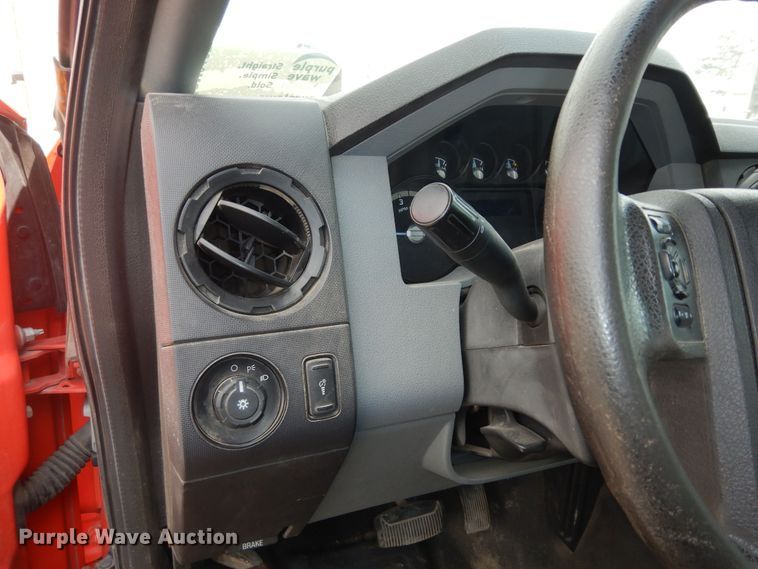 image for item DM3187 2011 Ford F250 Super Duty XL  pickup truck