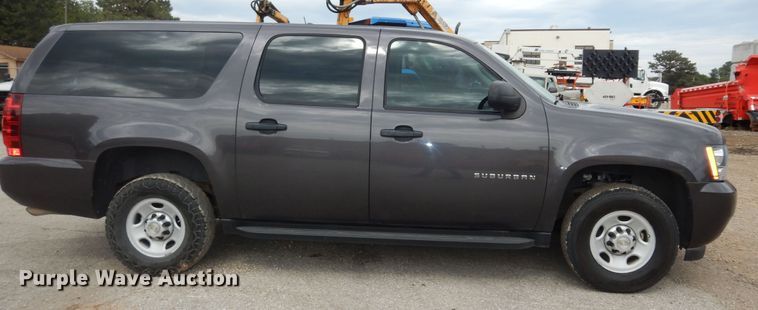 image for item DM3189 2010 Chevrolet Suburban LS  SUV