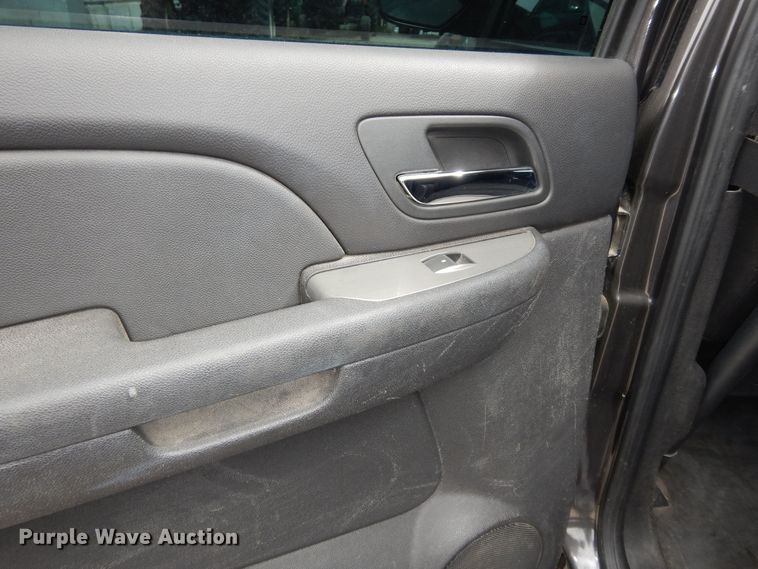 image for item DM3189 2010 Chevrolet Suburban LS  SUV