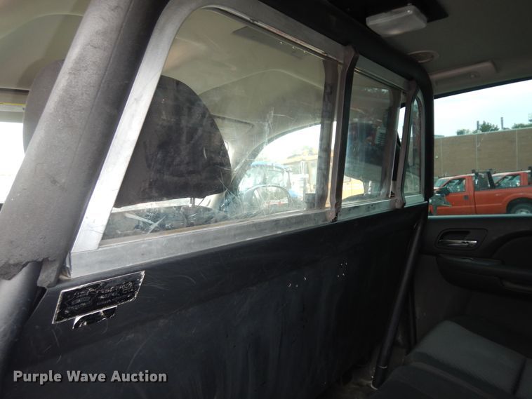 image for item DM3189 2010 Chevrolet Suburban LS  SUV