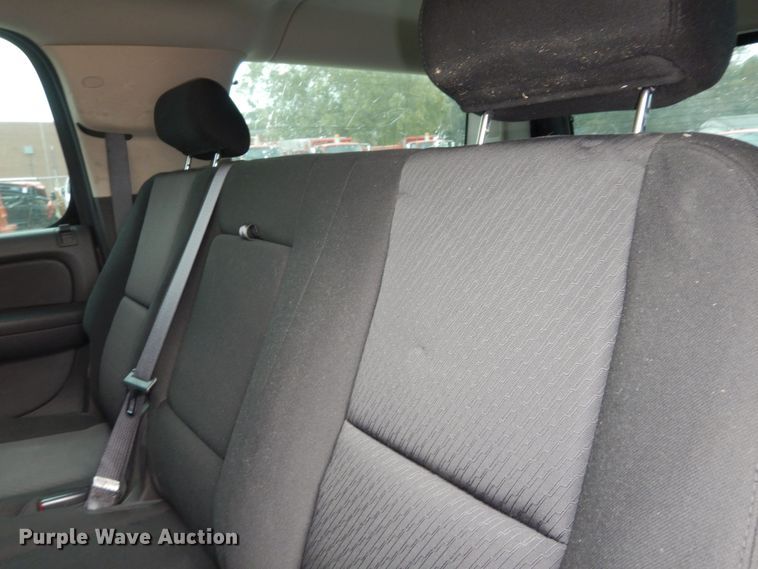 image for item DM3189 2010 Chevrolet Suburban LS  SUV