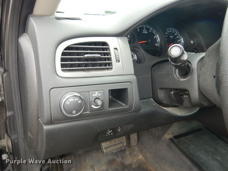 image for item DM3189 2010 Chevrolet Suburban LS  SUV