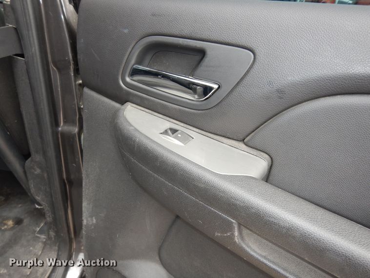 image for item DM3189 2010 Chevrolet Suburban LS  SUV