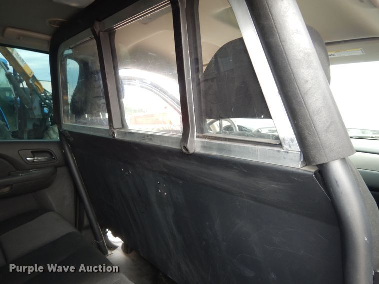 image for item DM3189 2010 Chevrolet Suburban LS  SUV