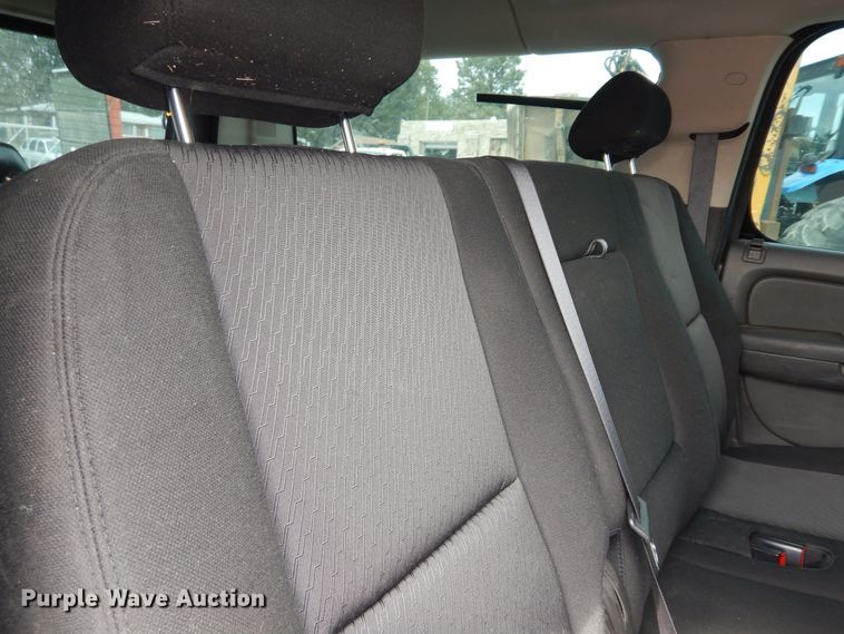 image for item DM3189 2010 Chevrolet Suburban LS  SUV
