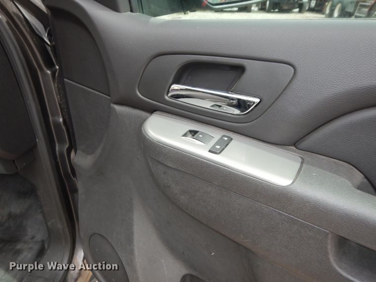 image for item DM3189 2010 Chevrolet Suburban LS  SUV