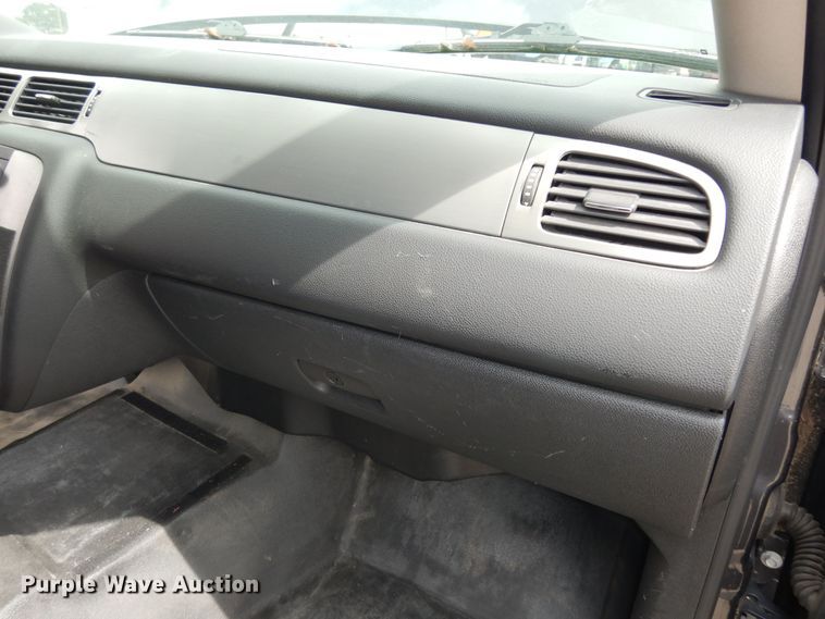 image for item DM3189 2010 Chevrolet Suburban LS  SUV