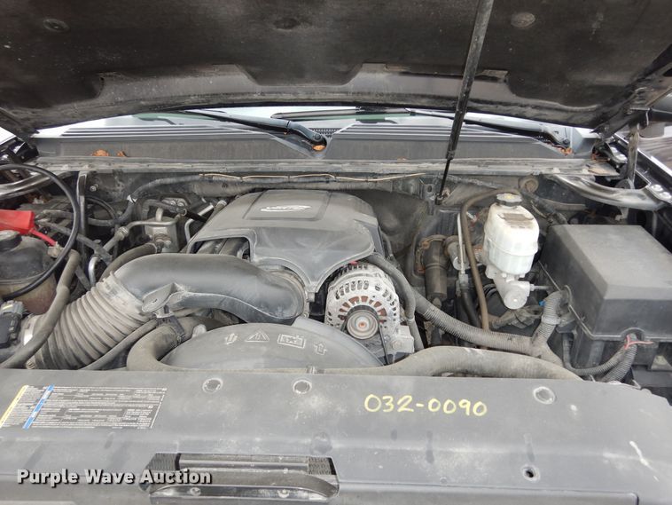 image for item DM3189 2010 Chevrolet Suburban LS  SUV