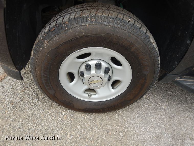 image for item DM3189 2010 Chevrolet Suburban LS  SUV