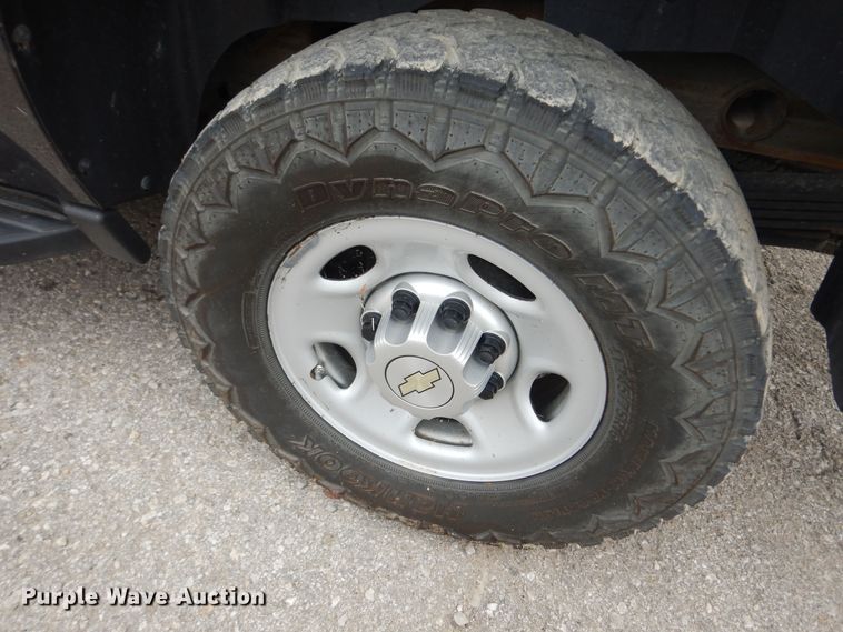 image for item DM3189 2010 Chevrolet Suburban LS  SUV