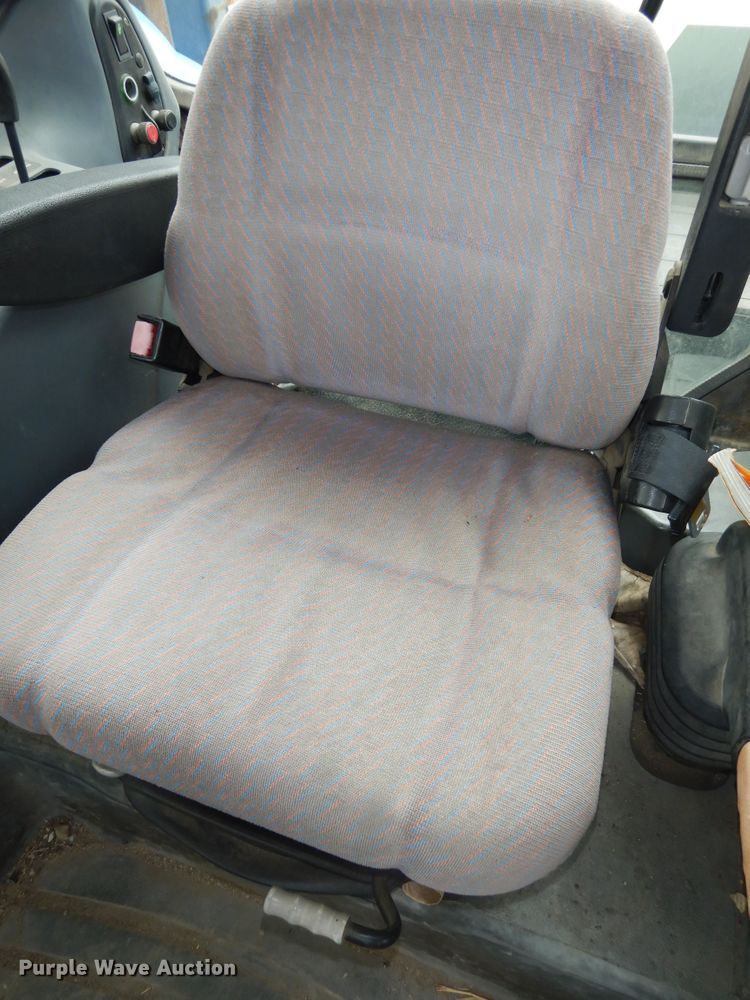 image for item DM3191 2002 New Holland TS110  tractor