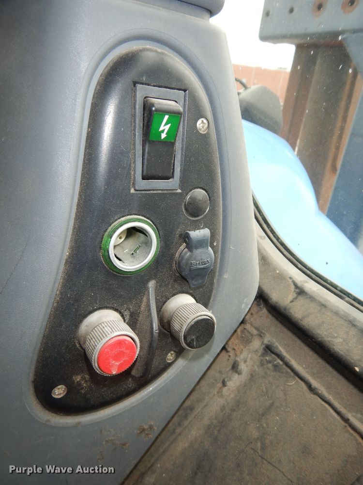 image for item DM3191 2002 New Holland TS110  tractor