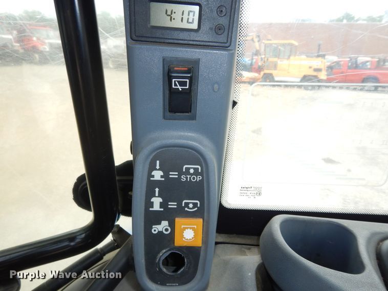 image for item DM3191 2002 New Holland TS110  tractor