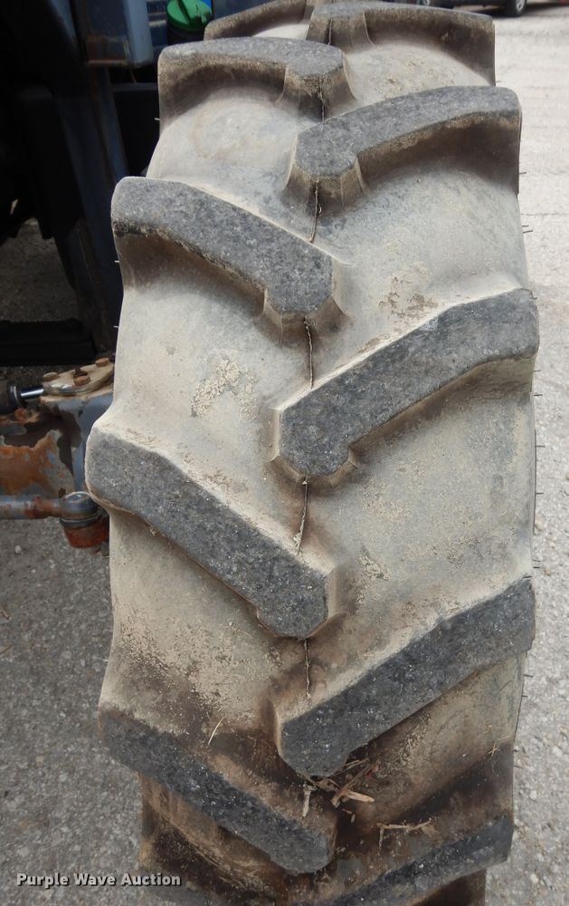 image for item DM3191 2002 New Holland TS110  tractor