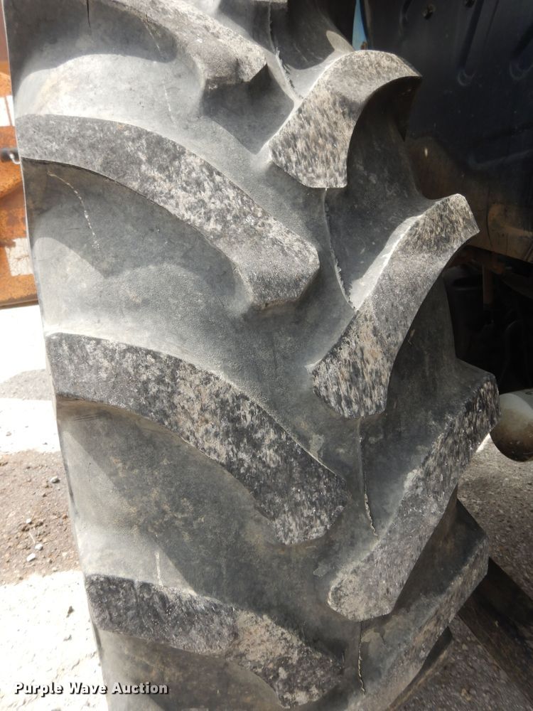 image for item DM3191 2002 New Holland TS110  tractor