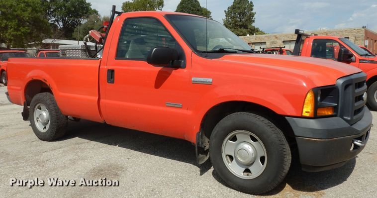 image for item DM3192 2006 Ford F250 Super Duty XL  pickup truck