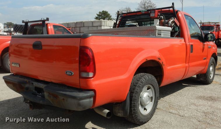 image for item DM3192 2006 Ford F250 Super Duty XL  pickup truck