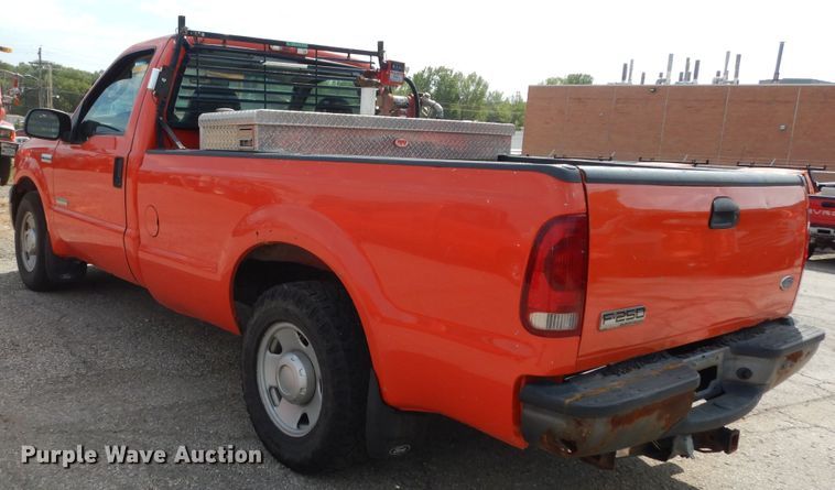 image for item DM3192 2006 Ford F250 Super Duty XL  pickup truck