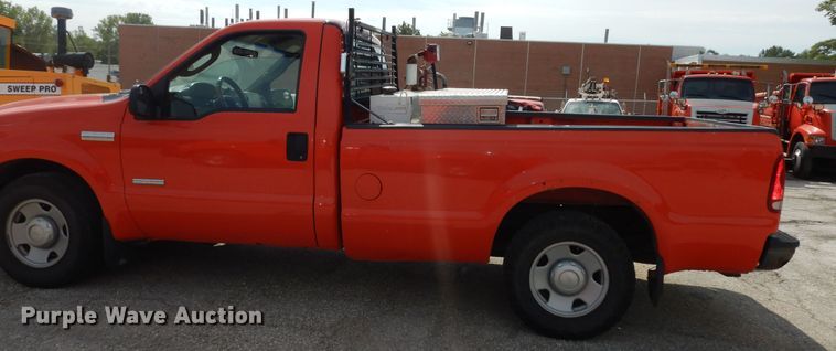 image for item DM3192 2006 Ford F250 Super Duty XL  pickup truck
