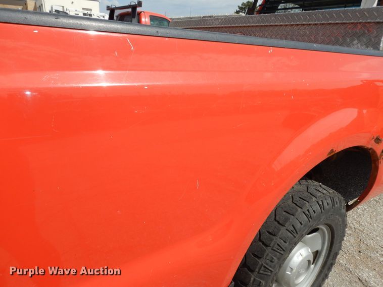 image for item DM3192 2006 Ford F250 Super Duty XL  pickup truck