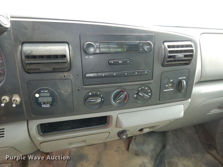 image for item DM3192 2006 Ford F250 Super Duty XL  pickup truck