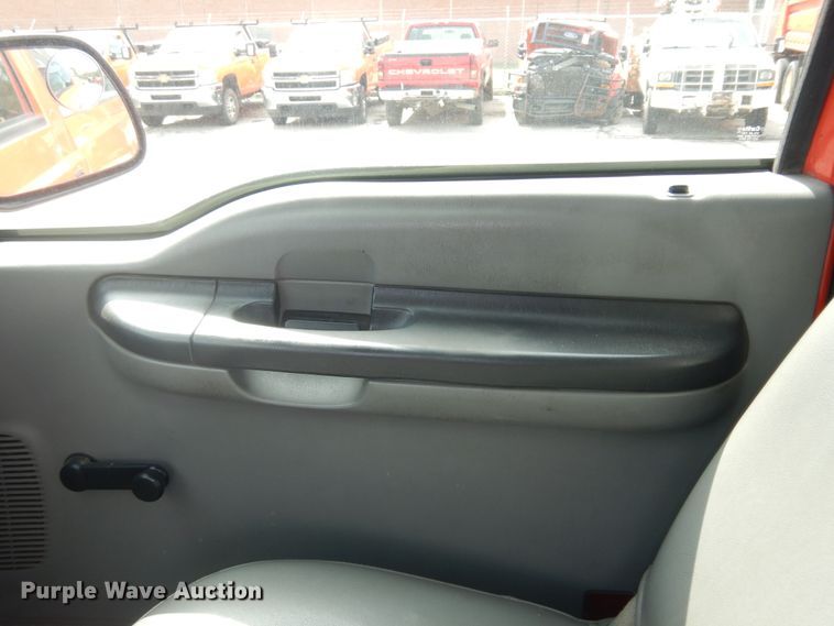 image for item DM3192 2006 Ford F250 Super Duty XL  pickup truck