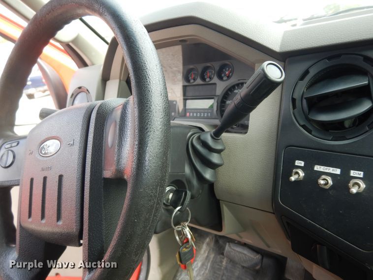 image for item DM3193 2008 Ford F250 Super Duty XL  Crew Cab pickup truck