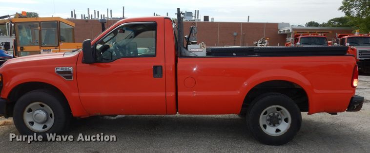 image for item DM3194 2009 Ford F250 Super Duty XL  pickup truck