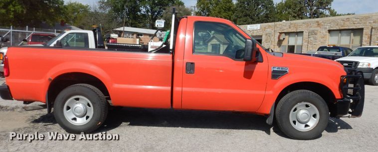 image for item DM3195 2009 Ford F250 Super Duty XL  pickup truck