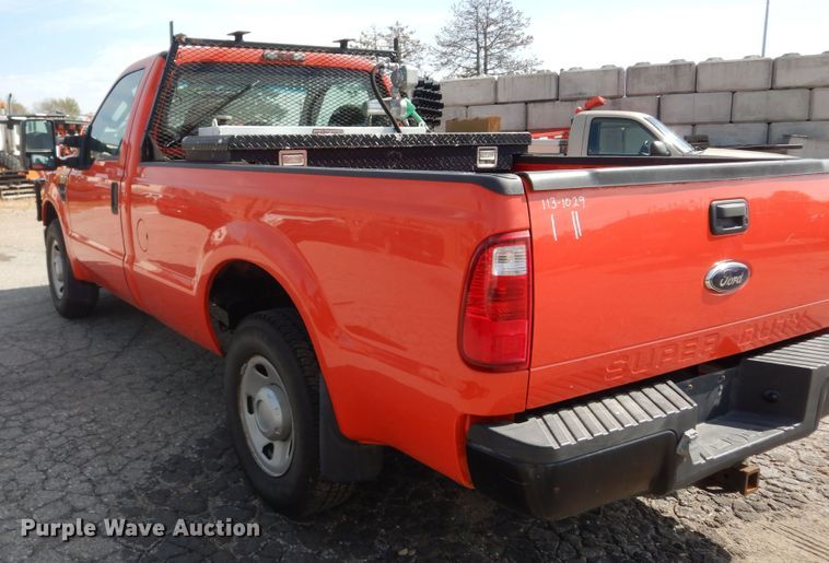 image for item DM3195 2009 Ford F250 Super Duty XL  pickup truck