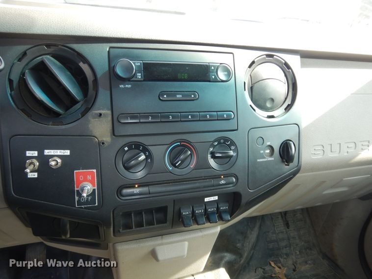 image for item DM3195 2009 Ford F250 Super Duty XL  pickup truck