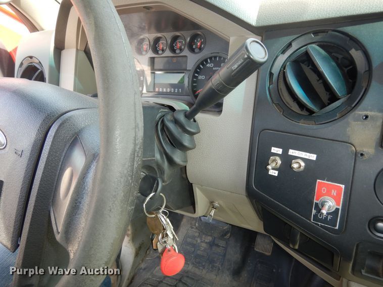 image for item DM3195 2009 Ford F250 Super Duty XL  pickup truck