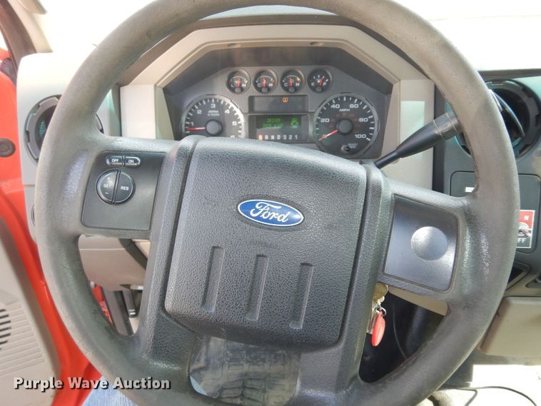 image for item DM3195 2009 Ford F250 Super Duty XL  pickup truck